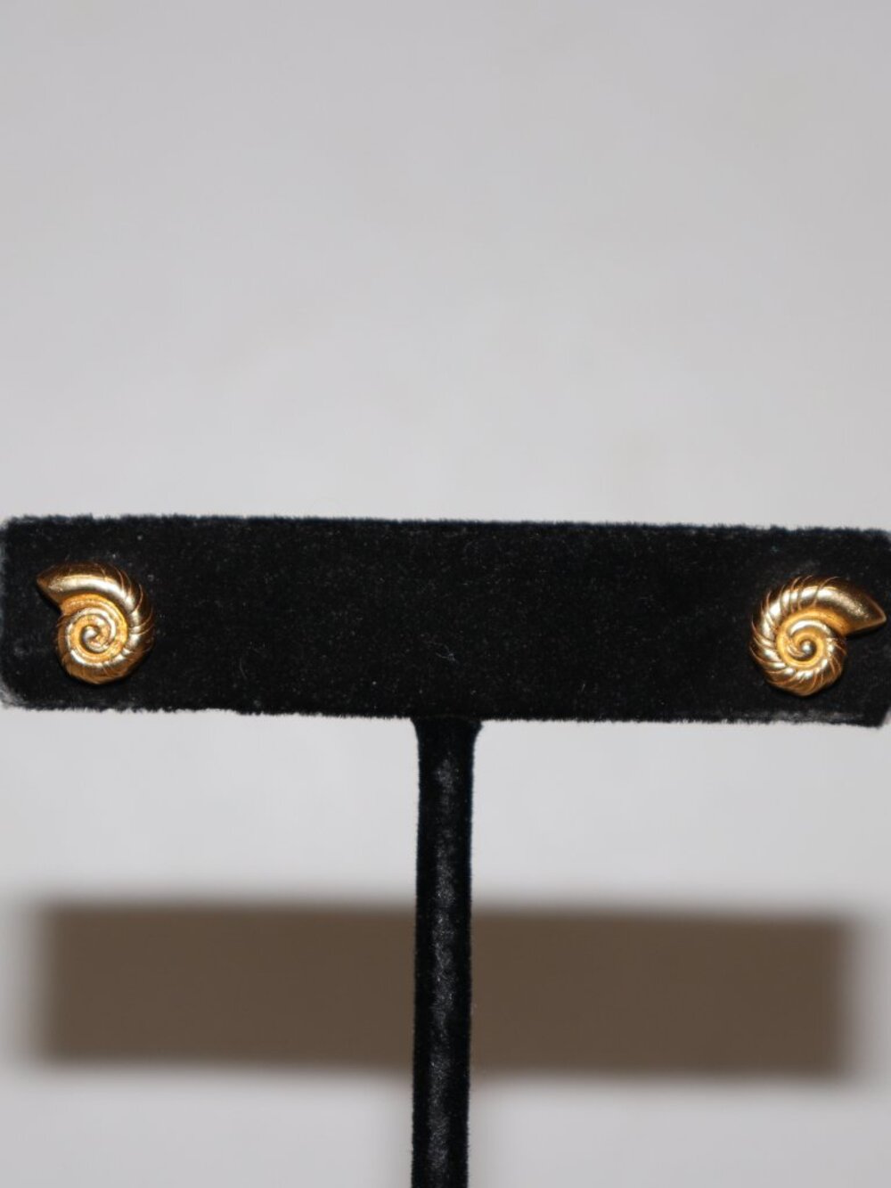 ✨ Vintage Gold Shell Post Earrings • 3/8" ✨